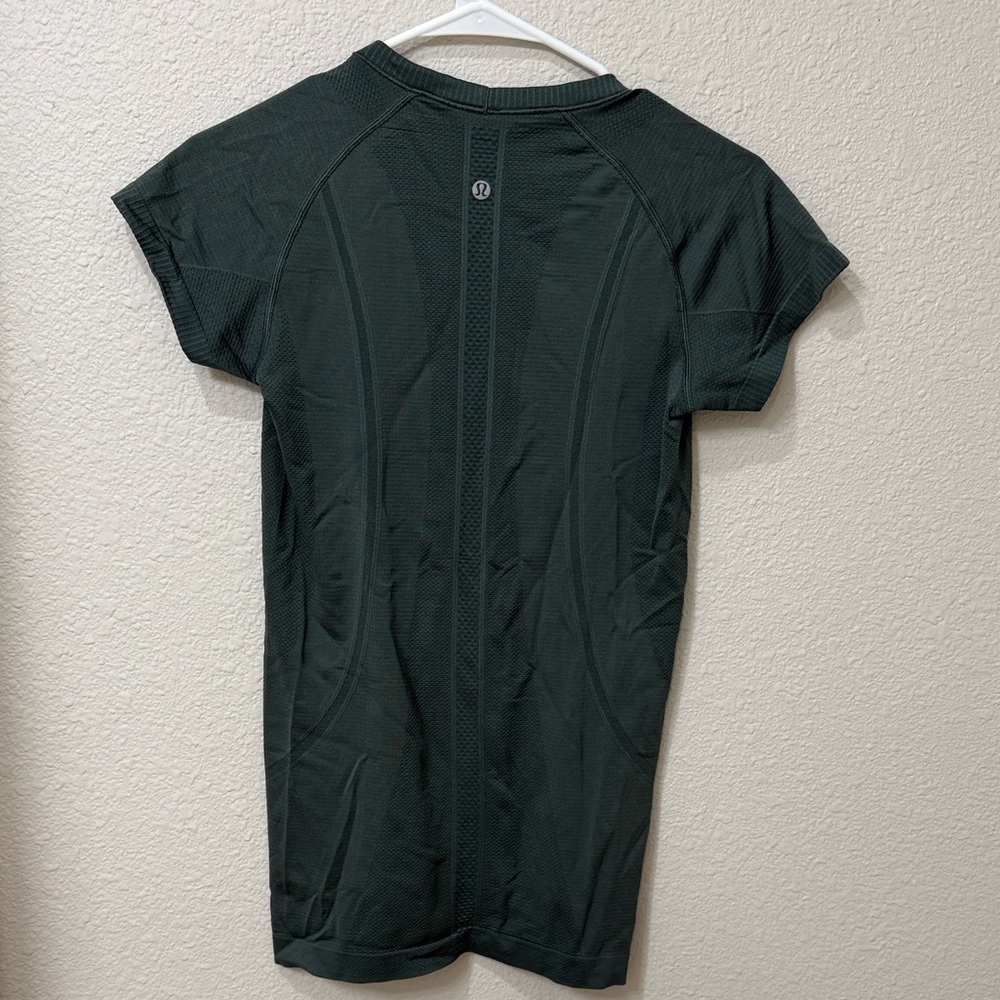 Lululemon Swiftly Tech Camo Green Short Sleeve Size 6 - Picture 2 of 4